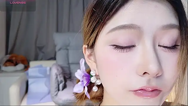 Snapshot of Momoever123456 chatting on 11-30-25, 02:32 Momoever123456 online show from 11-30-25, 02:32