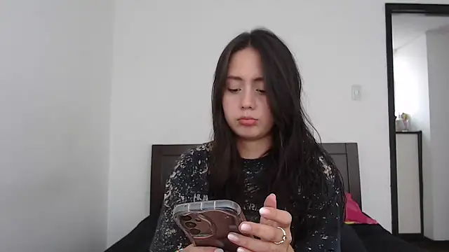 Snapshot of rebecca_collin chatting on 02-16-26, 03:52 rebecca collin online show from 02-16-26, 03:52