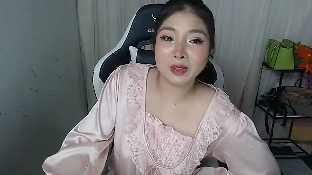 Snapshot of MiMi_0293 chatting on 11-04-25, 06:12 MiMi 0293 online show from 11-04-25, 06:12