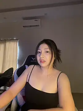 Snapshot of MiMi_0293 chatting on 02-08-26, 05:44 MiMi 0293 online show from 02-08-26, 05:44