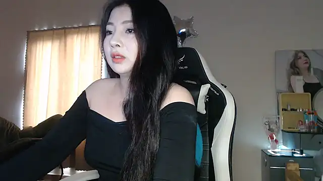 Snapshot of MiMi_0293 chatting on 03-09-26, 02:26 MiMi 0293 online show from 03-09-26, 02:26