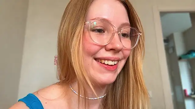 HoneyAudrey online show from 05-01-26, 03:11