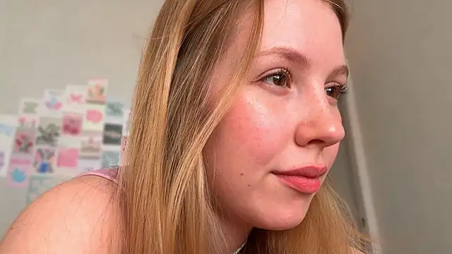Snapshot of HoneyAudrey chatting on 05-04-26, 02:29 HoneyAudrey online show from 05-04-26, 02:29
