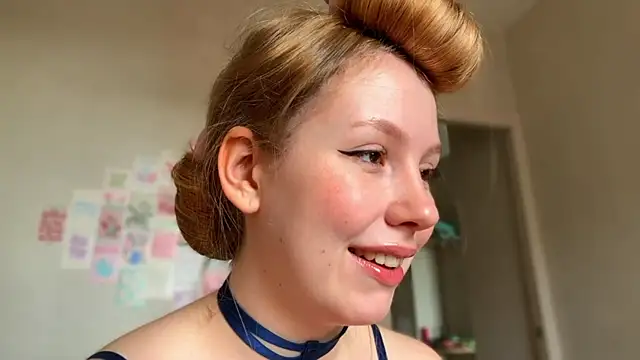 Snapshot of HoneyAudrey chatting on 05-14-26, 02:18 HoneyAudrey online show from 05-14-26, 02:18