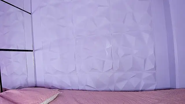  LittleLia online show from 10-20-25, 01:11