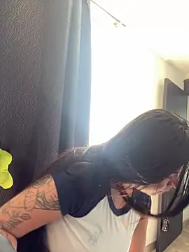 Snapshot of Devilsweet17 chatting on 02-15-25, 04:34 Devilsweet17 online show from 02-15-25, 04:34