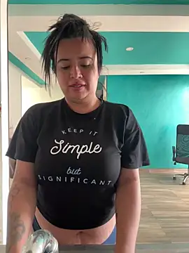 Snapshot of Devilsweet17 chatting on 02-18-26, 06:59 Devilsweet17 online show from 02-18-26, 06:59