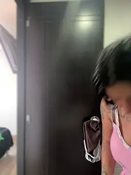 Snapshot of Devilsweet17 chatting on 03-05-26, 08:38 Devilsweet17 online show from 03-05-26, 08:38