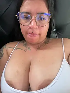 Snapshot of Devilsweet17 chatting on 03-08-26, 02:32 Devilsweet17 online show from 03-08-26, 02:32