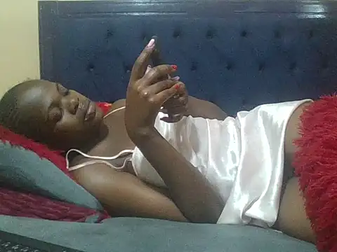 Snapshot of Creamy_dolly chatting on 12-14-25, 08:09 Creamy dolly online show from 12-14-25, 08:09