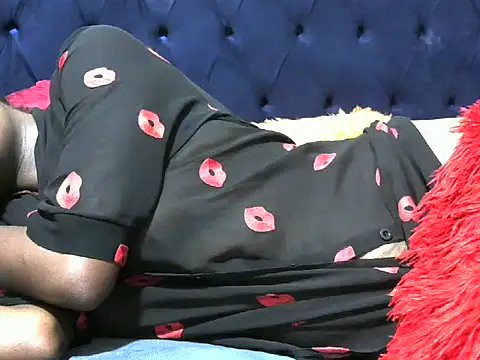 Snapshot of Creamy_dolly chatting on 01-17-26, 09:47 Creamy dolly online show from 01-17-26, 09:47