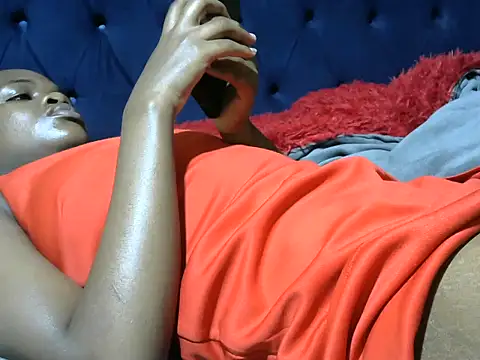 Snapshot of Creamy_dolly chatting on 03-05-26, 09:33 Creamy dolly online show from 03-05-26, 09:33