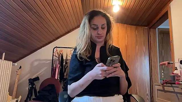 Snapshot of JeSuisUnTapin chatting on 09-25-25, 07:23 JeSuisUnTapin online show from 09-25-25, 07:23