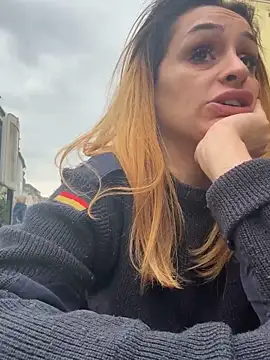 Snapshot of JeSuisUnTapin chatting on 10-11-25, 11:42 JeSuisUnTapin online show from 10-11-25, 11:42