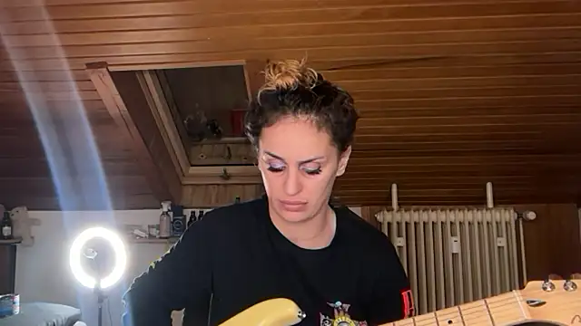 Snapshot of JeSuisUnTapin chatting on 10-11-25, 11:47 JeSuisUnTapin online show from 10-11-25, 11:47