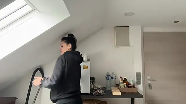 Snapshot of JeSuisUnTapin chatting on 10-24-25, 11:06 JeSuisUnTapin online show from 10-24-25, 11:06