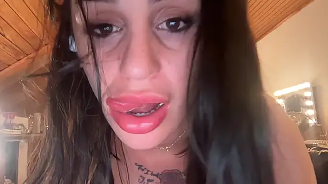 Snapshot of JeSuisUnTapin chatting on 10-24-25, 11:12 JeSuisUnTapin online show from 10-24-25, 11:12