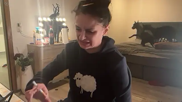 Snapshot of JeSuisUnTapin chatting on 01-10-26, 05:37 JeSuisUnTapin online show from 01-10-26, 05:37