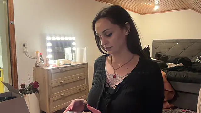 Snapshot of JeSuisUnTapin chatting on 02-02-26, 06:17 JeSuisUnTapin online show from 02-02-26, 06:17