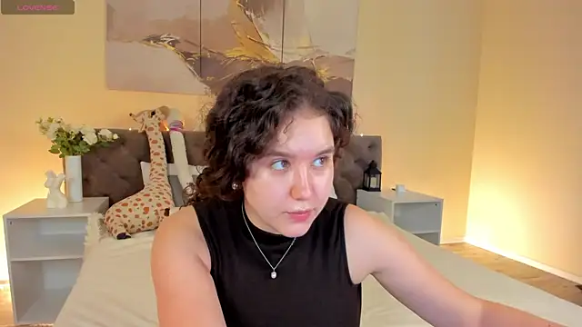 Ariella Sol online show from 06-05-26, 01:01
