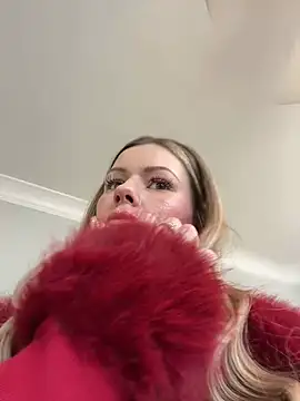 Snapshot of LoveShae_ chatting on 12-18-24, 08:14 LoveShae online show from 12-18-24, 08:14