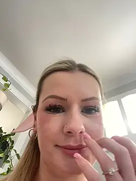 Snapshot of LoveShae_ chatting on 02-05-25, 06:59 LoveShae online show from 02-05-25, 06:59