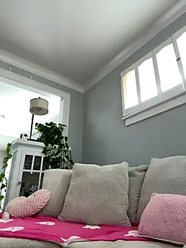 Snapshot of LoveShae_ chatting on 10-24-25, 06:37 LoveShae online show from 10-24-25, 06:37