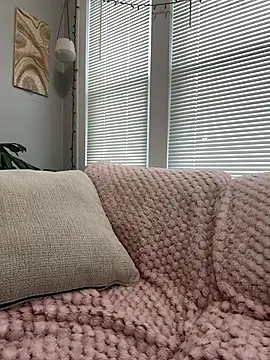 Snapshot of LoveShae_ chatting on 01-05-26, 05:27 LoveShae online show from 01-05-26, 05:27