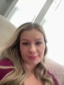 Snapshot of LoveShae_ chatting on 01-06-26, 05:05 LoveShae online show from 01-06-26, 05:05