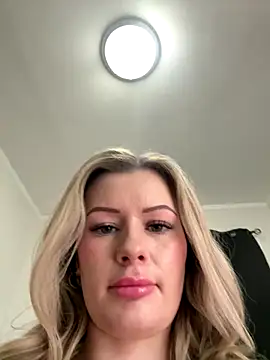 Snapshot of LoveShae_ chatting on 01-07-26, 06:21 LoveShae online show from 01-07-26, 06:21