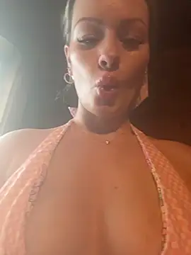 Snapshot of LoveShae_ chatting on 02-18-26, 04:03 LoveShae online show from 02-18-26, 04:03