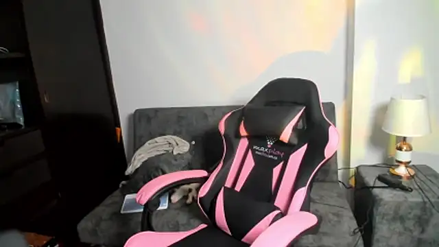 Tender lia online show from 11-10-25, 06:45