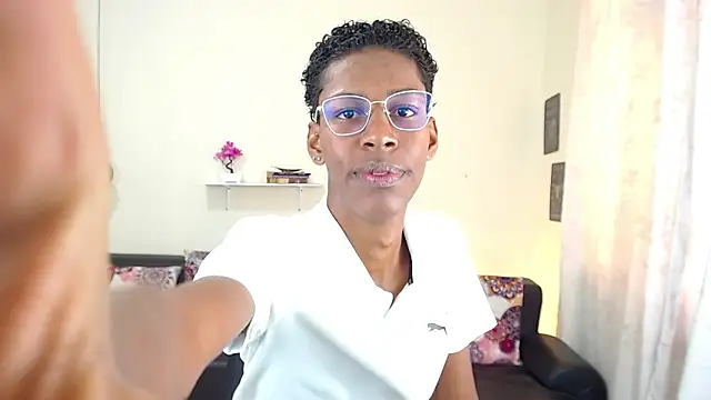 Snapshot of maiki18_ chatting on 01-20-25, 01:32 maiki18  online show from 01-20-25, 01:32