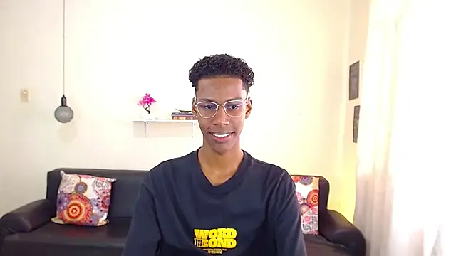 Snapshot of maiki18_ chatting on 01-24-25, 01:47 maiki18  online show from 01-24-25, 01:47