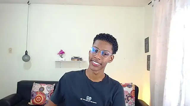 Snapshot of maiki18_ chatting on 02-05-25, 05:42 maiki18  online show from 02-05-25, 05:42