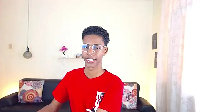 Snapshot of maiki18_ chatting on 02-07-25, 01:43 maiki18  online show from 02-07-25, 01:43