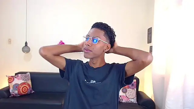 Snapshot of maiki18_ chatting on 02-17-25, 01:42 maiki18  online show from 02-17-25, 01:42