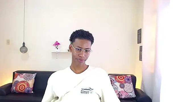 Snapshot of maiki18_ chatting on 02-18-25, 04:37 maiki18  online show from 02-18-25, 04:37