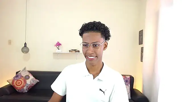 Snapshot of maiki18_ chatting on 03-04-25, 01:49 maiki18  online show from 03-04-25, 01:49