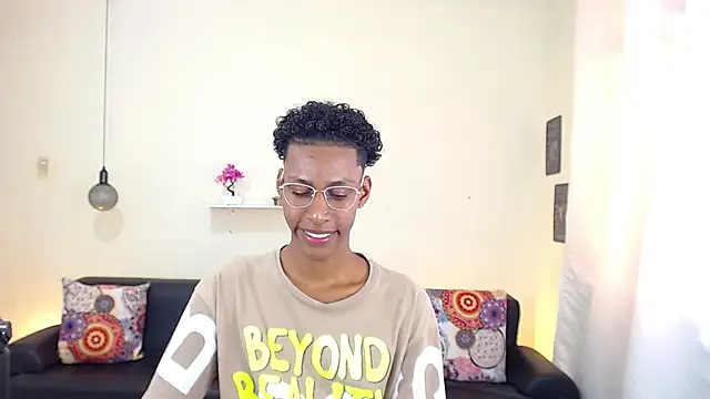 Snapshot of maiki18_ chatting on 03-05-25, 04:57 maiki18  online show from 03-05-25, 04:57