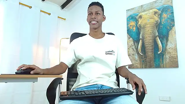 Snapshot of maiki18_ chatting on 09-15-25, 02:06 maiki18  online show from 09-15-25, 02:06