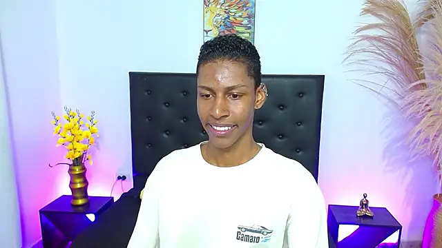 Snapshot of maiki18_ chatting on 10-25-25, 02:02 maiki18  online show from 10-25-25, 02:02