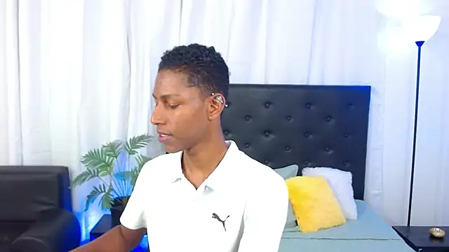 Snapshot of maiki18_ chatting on 11-08-25, 01:55 maiki18 online show from 11-08-25, 01:55