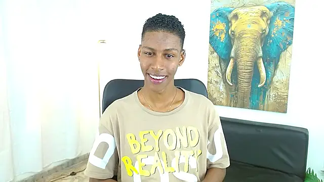 Snapshot of maiki18_ chatting on 11-15-25, 02:02 maiki18 online show from 11-15-25, 02:02