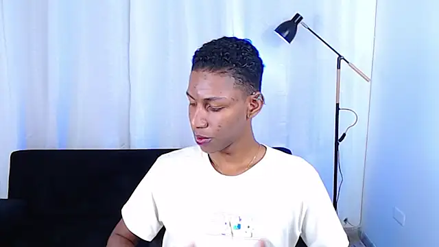 Snapshot of maiki18_ chatting on 11-29-25, 02:42 maiki18 online show from 11-29-25, 02:42