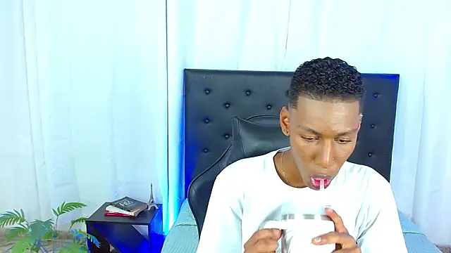 Snapshot of maiki18_ chatting on 03-04-26, 08:48 maiki18 online show from 03-04-26, 08:48