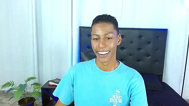 Snapshot of maiki18_ chatting on 03-12-26, 09:32 maiki18 online show from 03-12-26, 09:32