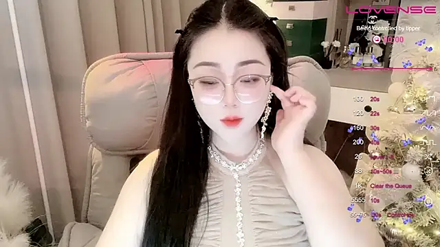 Snapshot of Monica-888 chatting on 02-14-25, 04:31 Monica-888 online show from 02-14-25, 04:31
