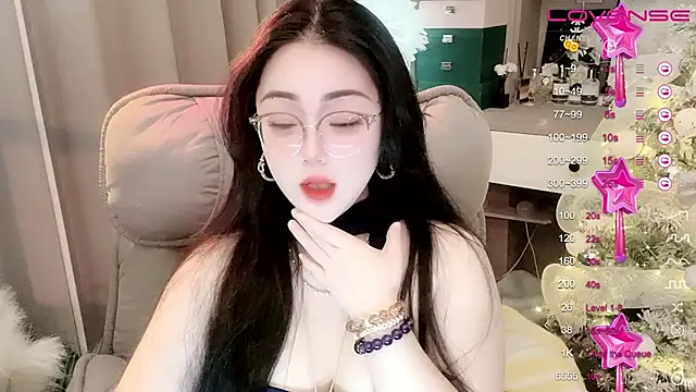 Snapshot of Monica-888 chatting on 02-19-25, 03:49 Monica-888 online show from 02-19-25, 03:49