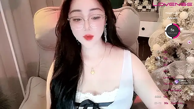 Snapshot of Monica-888 chatting on 03-21-25, 12:07 Monica-888 online show from 03-21-25, 12:07